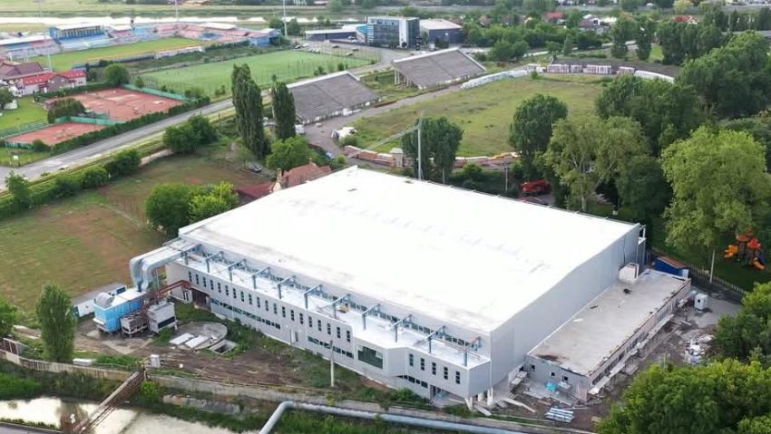 Patinoarul artificial din Târgu Mureș, pregătit să găzduiască Campionatul mondial de hochei pe gheață