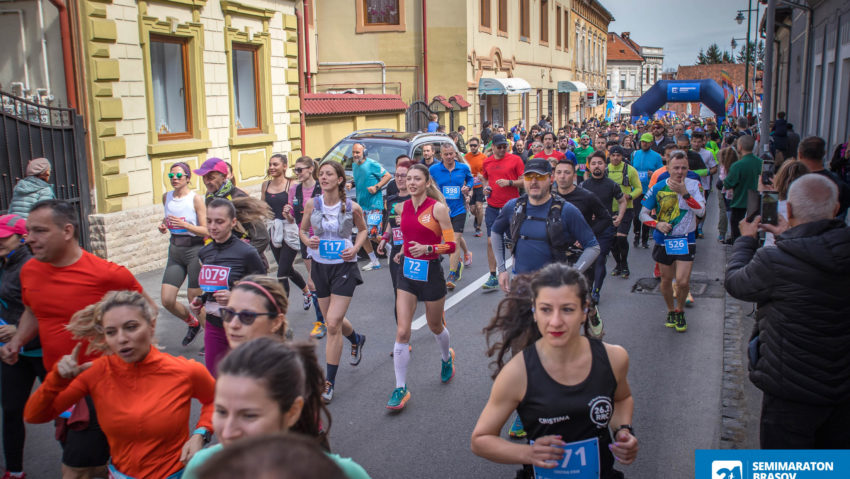 În jur de 1500 de concurenți, la startul Semimaratonului Brașov În jur de 1500 de concurenți, la startul Semimaratonului Brașov