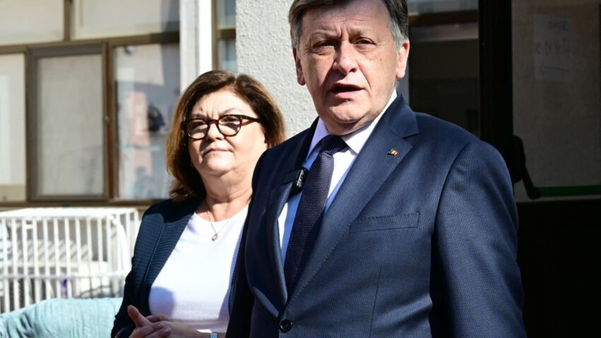 Cei mai mulți dintre harghitenii prezenți la vot au pus ștampila pe Crin Antonescu, respectiv 74,62% Cei mai mulți dintre harghitenii prezenți la vot au pus ștampila pe Crin Antonescu, respectiv 74,62%