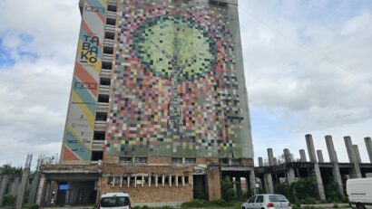Fostul hotel Bodoc din Sfântu Gheorghe, cumpărat de municipalitate cu 745.000 de euro, a fost demolat