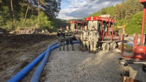 Pompierii din Harghita au repus în funcţiune o motopompă, la solicitarea conducerii Salinei Praid