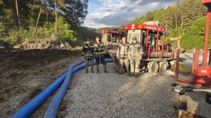 Pompierii din Harghita au repus în funcţiune o motopompă, la solicitarea conducerii Salinei Praid