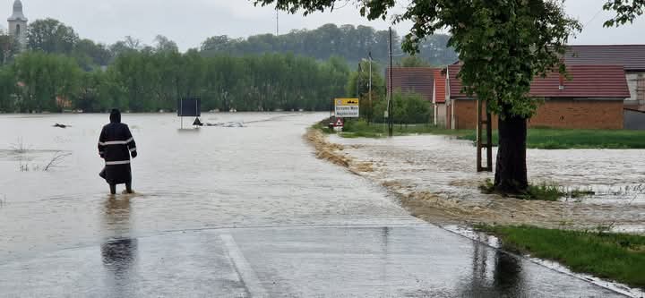 Sute de persoane, evacuate în județul Covasna Sute de persoane, evacuate în județul Covasna