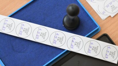 Astăzi este zi de reflecţie în ţara noastră, în ajunul alegerilor locale parţiale de mâine.