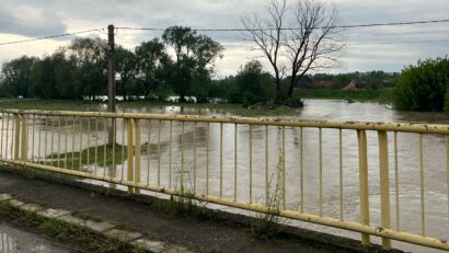 În județul Covasna rămân valabile restricțiile de circulație impuse zilele trecute, din cauza inundatiilor