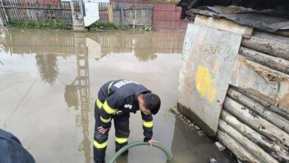 Echipaje ISU din Alba şi Bihor, mobilizate în sprijinul pompierilor din judeţul Harghita