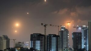 Iranul a lansat un atac cu sute de rachete asupra Israelului