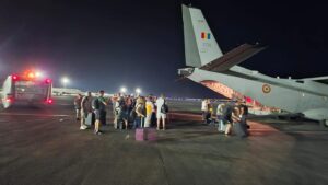 121 de cetățeni români din zona de conflict armat din Orientul Apropiat și membri de familie ai acestora au revenit în această dimineață în România
