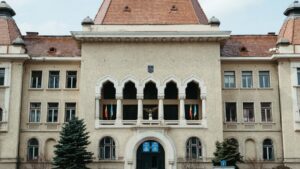 Consiliul Local Tg. Mureș aprobă modernizarea unor spații de joacă și noi parcări cu plată