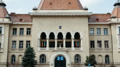Consiliul Local Tg. Mureș aprobă modernizarea unor spații de joacă și noi parcări cu plată