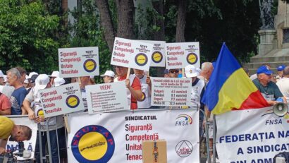 Sute de sindicaliști pichetează acum Palatul Cotroceni