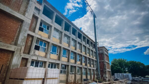 Trei ani întârziere pentru reabilitarea Gimnaziului „Friedrich Schiller” din Tg Mureș