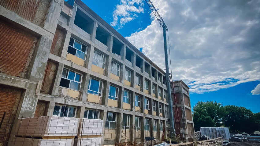 Trei ani întârziere pentru reabilitarea Gimnaziului „Friedrich Schiller” din Tg Mureș Trei ani întârziere pentru reabilitarea Gimnaziului „Friedrich Schiller” din Tg Mureș