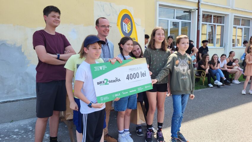 Peste 17.000 de km pe jos şi cu bicleta la Târgu Mureş Peste 17.000 de km pe jos şi cu bicleta la Târgu Mureş