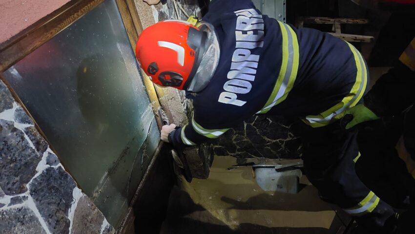 Pompierii mureșeni au intervenit la 148 de situații de urgență din ultimele 24 de ore Pompierii mureșeni au intervenit la 148 de situații de urgență din ultimele 24 de ore