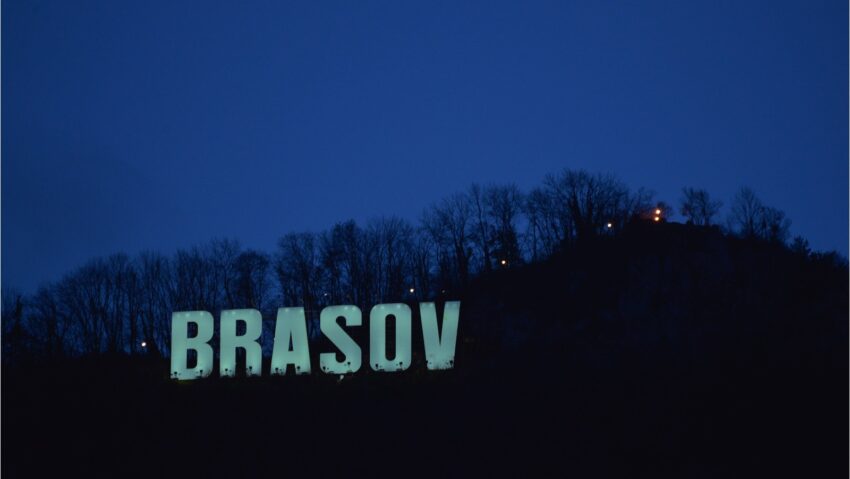 Clădirea primăriei Brașov și literele de pe Tâmpa vor fi iluminate în această noapte în culoarea turcoaz, în semn de coștientizare asupra bolii Batten Clădirea primăriei Brașov și literele de pe Tâmpa vor fi iluminate în această noapte în culoarea turcoaz, în semn de coștientizare asupra bolii Batten