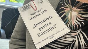 Mii de dascăli mureșeni sunt azi în grevă japoneză