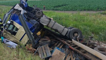 Tir răsturnat pe autostrada A3