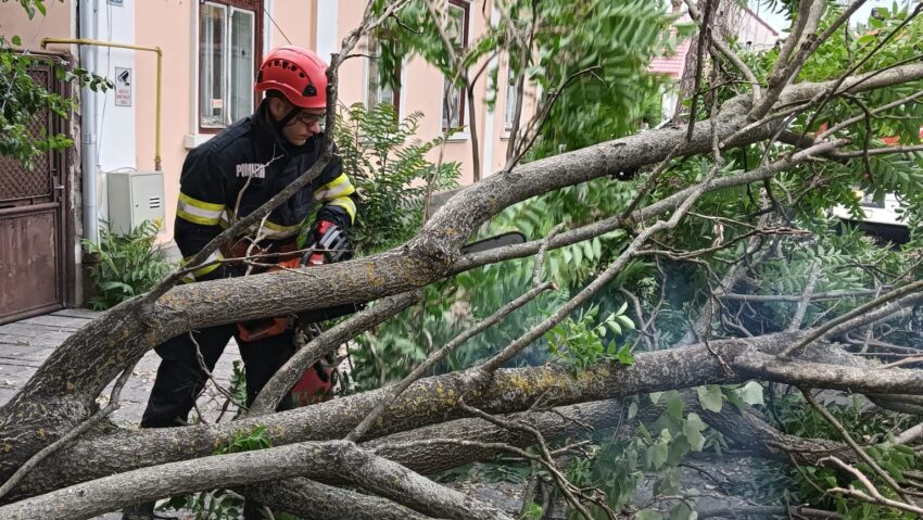 Pagube produse în județul Mureș ca urmare a codului portocaliu de vreme rea Pagube produse în județul Mureș ca urmare a codului portocaliu de vreme rea