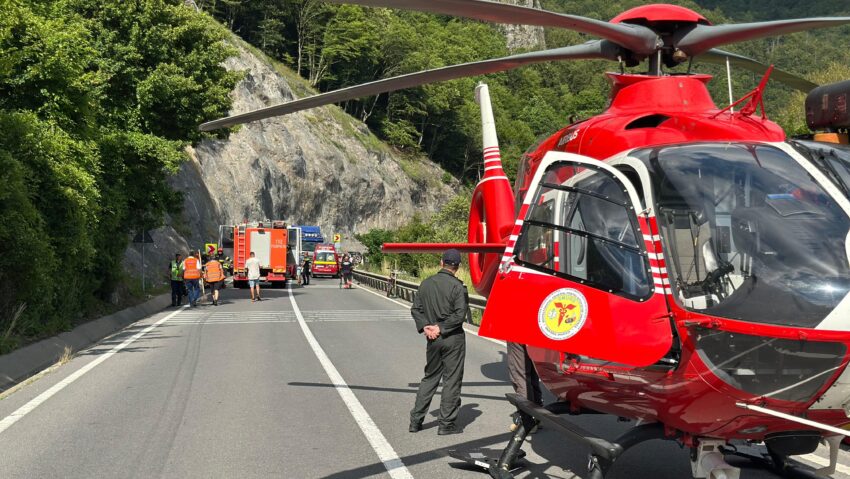UPDATE Grav accident rutier la ieșirea din localitatea Răstolița UPDATE Grav accident rutier la ieșirea din localitatea Răstolița
