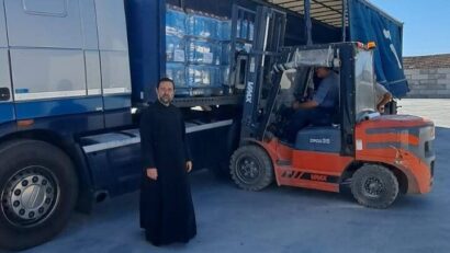 Două transporturi cu apă pentru Târnăveni, prin Arhiepiscopia de Alba Iulia