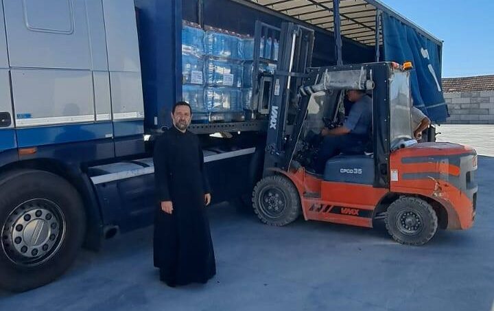 Două transporturi cu apă pentru Târnăveni, prin Arhiepiscopia de Alba Iulia Două transporturi cu apă pentru Târnăveni, prin Arhiepiscopia de Alba Iulia