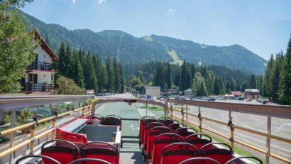 Autobuzul etajat revine de astăzi pe traseul Livada Poştei – Poiana Braşov