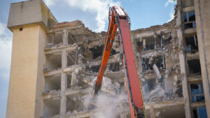 Forumul Civic al Românilor din Covasna, Harghita şi Mureş critică demolarea Hotelului Bodoc