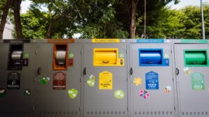 A început instalarea insulelor ecologice inteligente în municipiul Târgu Mureș