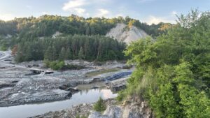 Salina Praid – constructorul a dat asigurări că lucrarea de deviere a pârâului Corund va fi finalizată la 1 iulie