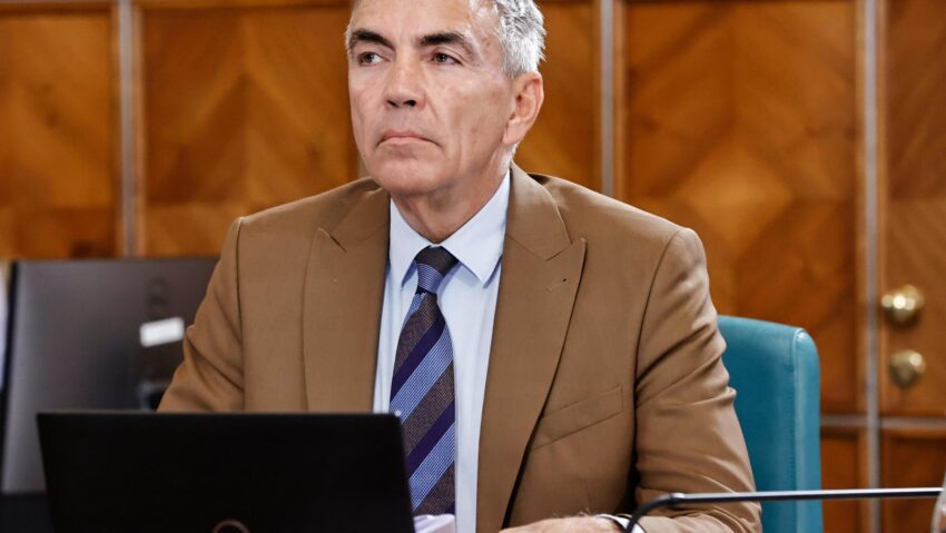 Dragoş Anastasiu a demisionat din funcţia de vicepremier Dragoş Anastasiu a demisionat din funcţia de vicepremier