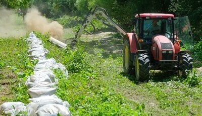 Au început lucrările de curăţare a pârâului Ghimbăşel din zona Stupini a Brașovului