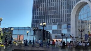Angajații Administraţiei Judeţene a Finanţelor Publice Mureș protestează