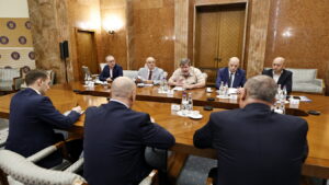 Premierul Ilie Bolojan a discutat cu reprezentanții patronatelor și sindicatelor despre măsurile fiscale propuse