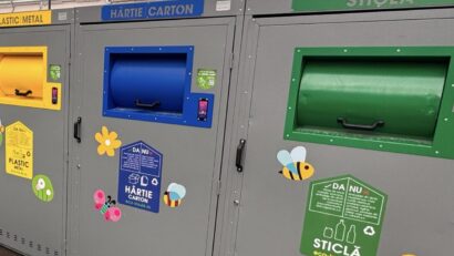 La câteva luni de la instalare, containerele de deșeuri din Sf. Gheorghe încep să fie vandalizate