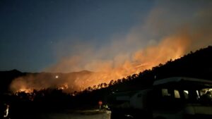 Mai mulţi turişti şi-au părăsit locurile de cazare după incendiul izbucnit pe Insula Thasos