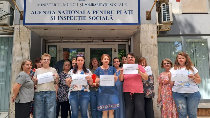Sindicaliştii de la casele de pensii au declanşat un protest împotriva măsurilor anunţate de premierul Bolojan Sindicaliştii de la casele de pensii au declanşat un protest împotriva măsurilor anunţate de premierul Bolojan