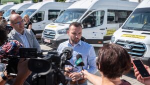 Harghita: 54 de autobuze şcolare electrice, predate către școli