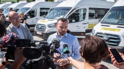 Harghita: 54 de autobuze şcolare electrice, predate către școli
