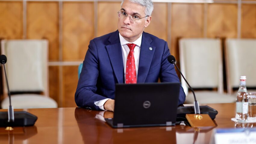 România nu îşi permite un sistem de pensii generos doar pentru unii şi foarte costisitor pentru cei mulţi, subliniază Dragoş Pîslaru