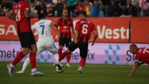 Începe runda a 8-a din SuperLiga de fotbal