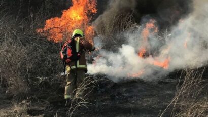 Pompierii au intervenit pentru a stinge peste 150 de incendii izbucnite în diferite zone ale ţării
