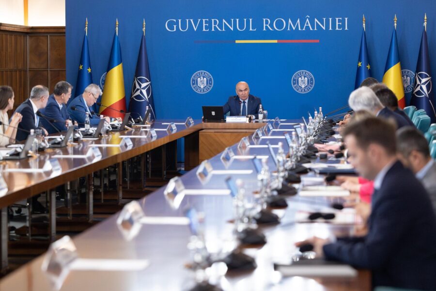 Coaliţia de guvernare a ajuns la un acord în privinţa creşterii salariului minim la 4.325 de lei începând cu 1 iulie 2026