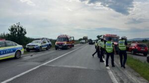 Sibiu: Accident rutier pe DN 1, cu un microbuz de persoane; a fost activat Planul Roşu de Intervenţie