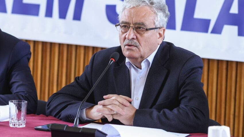 Sindicatele din educaţie ameninţă cu proteste de stradă dacă premierul nu revine asupra măsurilor luate în sistemul de învăţâmânt Sindicatele din educaţie ameninţă cu proteste de stradă dacă premierul nu revine asupra măsurilor luate în sistemul de învăţâmânt