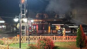 Spațiu comercial din Praid, în flăcări
