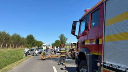 Accident rutier între un autoturism și un tractor, la Dedrad, județul Mureș