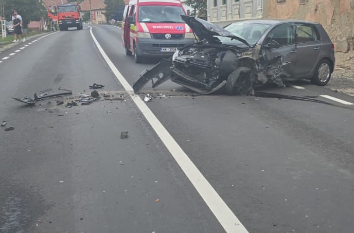 Accident la Saschiz între o cisternă cu lapte, una pentru transport ciment şi un autoturism Accident la Saschiz între o cisternă cu lapte, una pentru transport ciment şi un autoturism