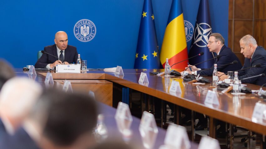 Coaliţia de guvernare s-a reunit, aseară, în formulă completă, după ce PSD a decis să revină la masa negocierilor