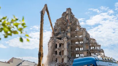 Fostul hotel Bodoc din Sfântu Gheorghe, cumpărat de municipalitate cu 745.000 de euro, a fost demolat